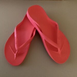 Archies arch support Flipflops Sandals Hot Pink Women’s size 8